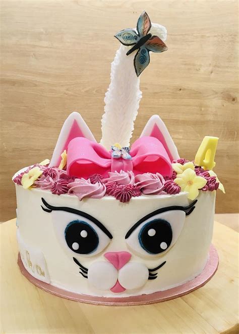 Cat Cake Decorated Cake By Vvdesserts Cakesdecor