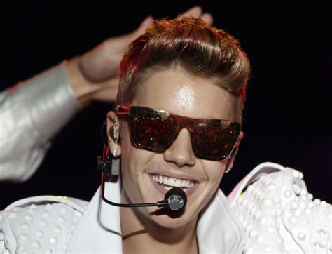 The Evolution Of Justin Biebers Signature Hairstyles Photosimages