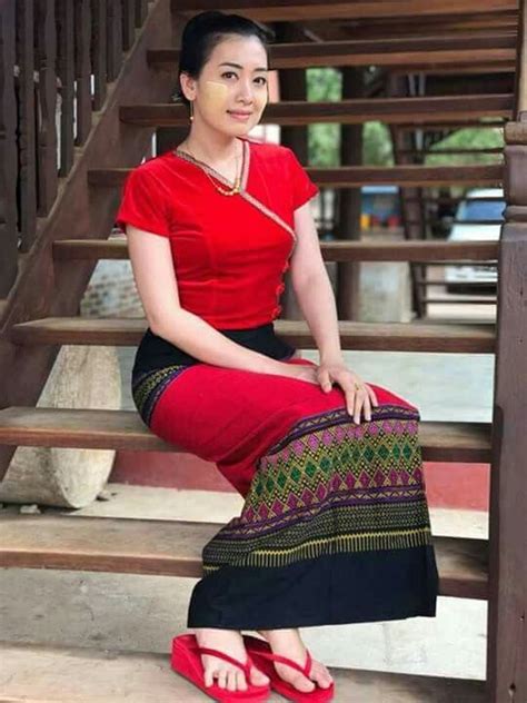 Pin By Lle Lynn On Myanmar Traditional Dress Myanmar Traditional