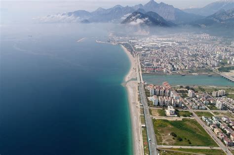 Antalya's famous Konyaaltı Beach retreats 50 meters due to erosion | Daily Sabah