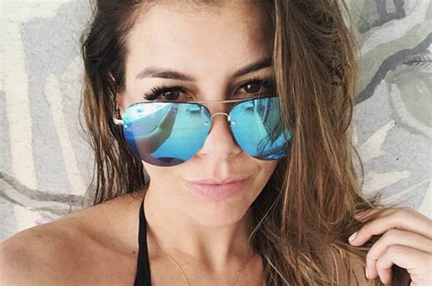 Big Brother Imogen Thomas Delights Fans With Crazy Cleavage Display