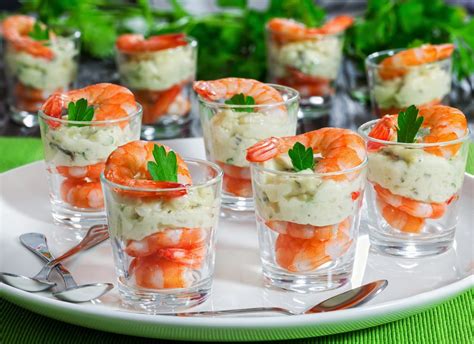 Individual shrimp cocktail presentations / sisters in the kitchen: individual Cocktail Shrimp Shooters with delicious ...