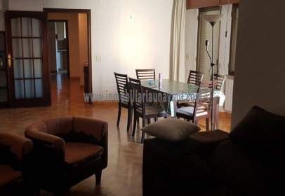 Es un apartamento luminoso, soleado y amueblado que tiene 48 m2 y d. Alquiler de pisos con 2 o más habitaciones en Salamanca ...