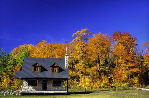 10 Best Places To See Fall Foliage In Canada