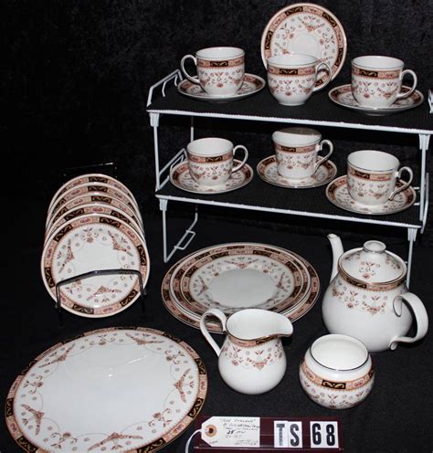 Elizabethan Fine Bone China Olde England Classic Pattern Vintage Tea