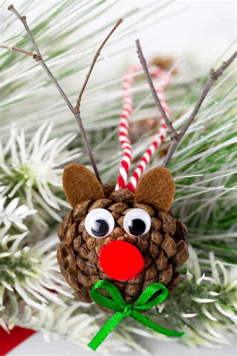 Pine Cone Reindeer Christmas Crafts Decorations Christmas Crafts
