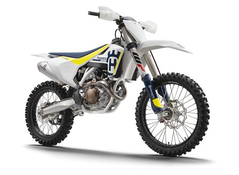 So if you want to know something about 2 stroke and 4 stroke 3 two stroke vs. 2017 Husqvarna's - Dirt Bike Test