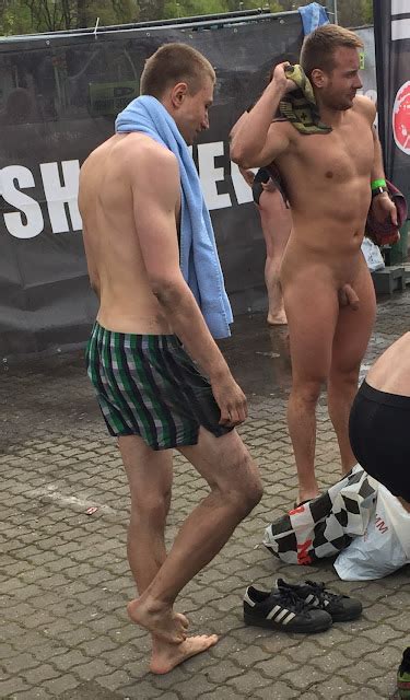Naked Men Toweling On Public Nakedguyz Gay Blog Adult Content