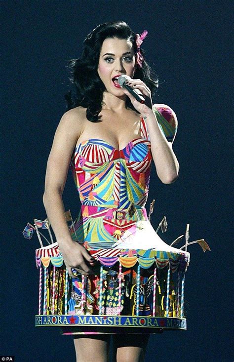 most outrageous stage costumes worn by celebrities revealed katy perry kostuum jurken