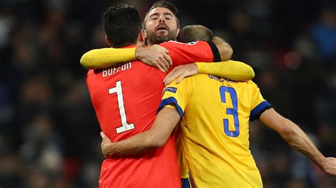 Gioco a calcio nella juventus e nella nazionale italiana. Tottenham News: 'We are capable of anything' - Barzagli hails Juventus after Spurs comeback ...