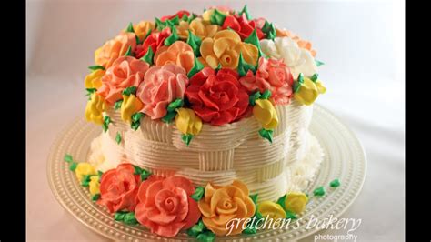 This basket of flowers cake is a great way to practice some piping skills and eat delicious cake! Basketweave Flower Cake for Beginners - YouTube