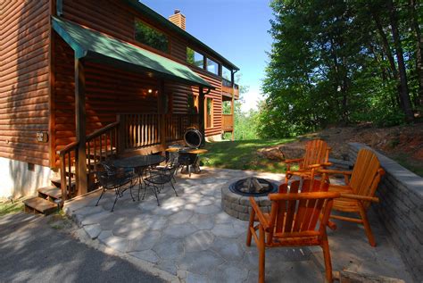 Buck wild is a perfect honeymoon cabin located in a wooden cabin community within pigeon forge. Lifes A Bear: 2 Bedroom Vacation Cabin Rental Gatlinburg ...