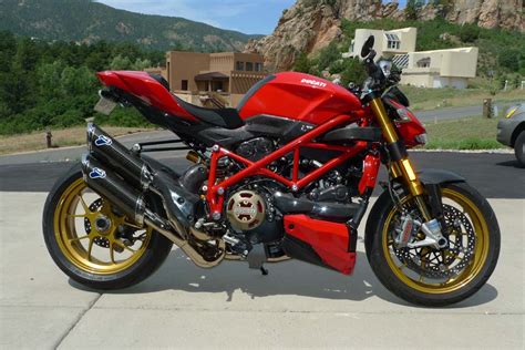 I planned to return for a better video of this bike but as the day progressed, it became very crowded and more difficult to take videos without people getting in the way of the footage. 1098 intakes for the Streetfighter - Ducati.ms - The ...