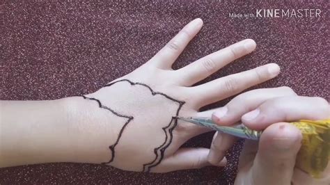 Apalagi henna adalah bahan alami yang sudah tentu lebih aman di gunakan ketimbang cat rambut dari bahan kimia. Contoh Henna Paling Mudah - gambar henna tangan simple dan ...