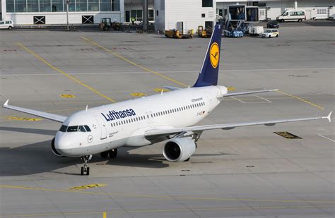 Airbus A320 200 Lufthansa Photos And Description Of The Plane