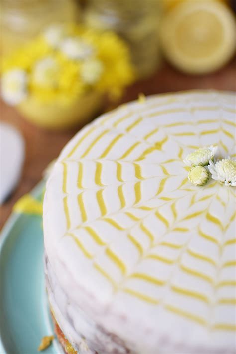 Meine mutter hatte den lemon curd kuchen bei ihrer freundin in england gegessen und das rezept mitgebracht. Lemon Curd Kuchen - Easy Lemon Curd Cake