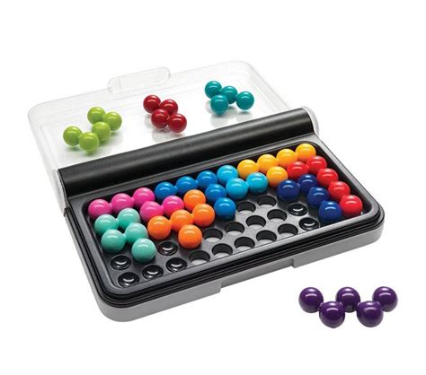 La parte superior del tablero incluye una superficie para los desafíos en 2d y para los desafíos piramidales en 3d y la base del tablero se convierte en. iq-puzzler-pro