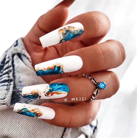 These nails by miss pop pay homage to one of our favorite cities in the world. 20+ Festive Christmas Nail Designs For 2020 - The Glossychic