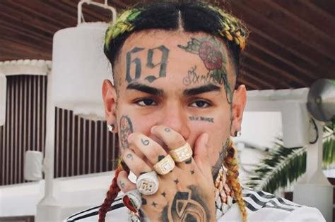 6ix9ine Flexing With Money Claiming “king Of New York” Title