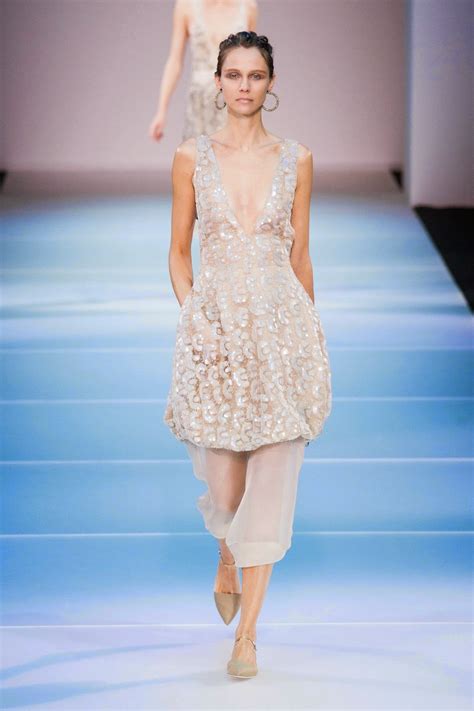 Fashion Show Giorgio Armani Spring Summer 2015 Dresses