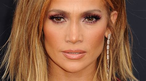Jennifer Lopezs Latest Red Carpet Appearance Has The Internet Talking