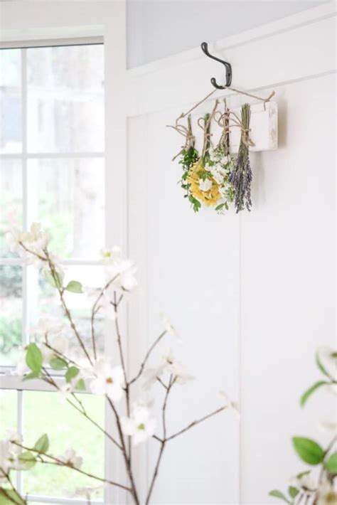 We definitely know that a card usually does all the talking for you. HOW TO MAKE A CHARMING DRIED FLOWER WALL HANGING FOR YOUR HOME