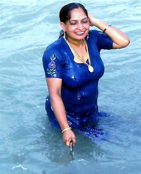 Indian Mallu Aunty Bathing Pic Beautiful And Hot Girls Wallpapers