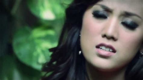 She composed the song herself. Shila Amzah - Patah Seribu (Official Music Video) - YouTube
