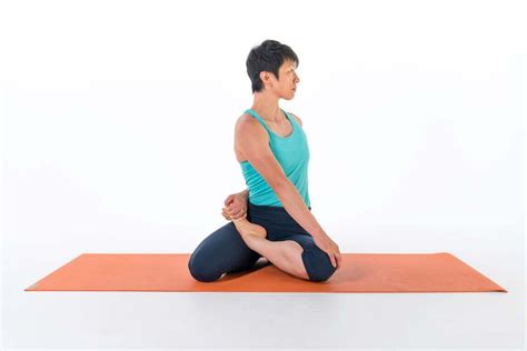 Top 15 Kneeling Yoga Poses To Reduce Knee Pain