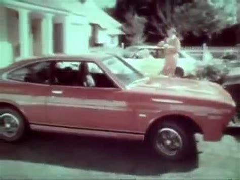 Ikoniskais automobilis ieiet jaunā ērā ar inovatīvām funkcijām, modernu dizainu un pašlādējošu hibrīda piedziņu. 76 Toyota Corolla SR5 Liftback Commercial - YouTube