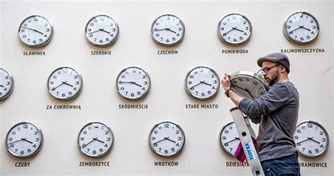 En la república mexicana se cambia el horario dos veces al año, que son el de verano y el de invierno, en esta ocasión a partir del mes de abril entrará el nuevo horario de verano, mismo que se comenzó a. ¿Cuándo se cambia la hora? Cambio horario de marzo de 2019 ...