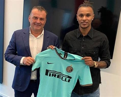 The austrian, who could be an option at bvb for the weakened defense and in the offensive area, is allegedly allowed to leave inter for seven million euros. Valentino Lazaro's Agent Celebrates Transfer To Inter ...