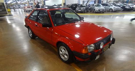 Revistas com o esportivo de 1993. Escort XR3 1985 o auge da guerra dos esportivos