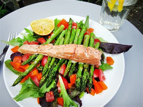 Zalm uit de oven met groene asperges Gewoon wat een studentje s
