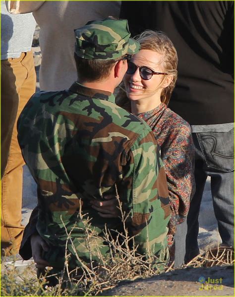 Suki Waterhouse Visits Boyfriend Bradley Cooper On Set Can T Stop Kissing Him Photo