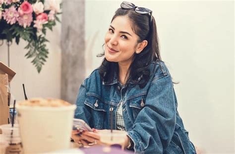 9 fakta di balik gugatan cerai nindy ayunda saat suami dipenjara. Sakit, Nindy Ayunda Tak Hadir Sidang Cerai : Okezone Celebrity