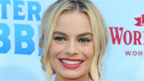 Heres What Margot Robbie Looks Like Without Makeup