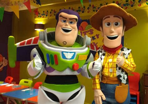 Meet Toy Storys Buzz And Woody At The Ice Cream Farm Taste Cheshire
