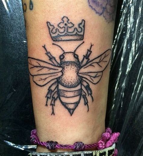 Queen Bee Tattoo Aaron Casas Tattoos Bee Tattoo Ink Tattoo