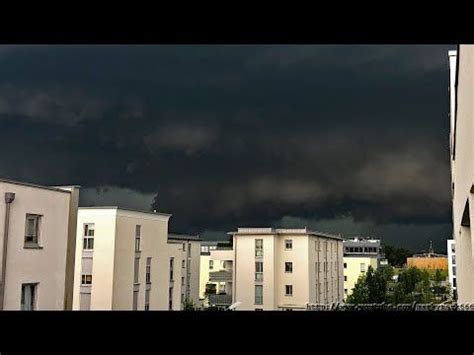 Ein schweres hagelunwetter ist am dienstagnachmittag über die region münchen gezogen. Catastrophic Thunderstorm in Munich Southern Germany 06-10-2019 - YouTube | Unwetter, München ...