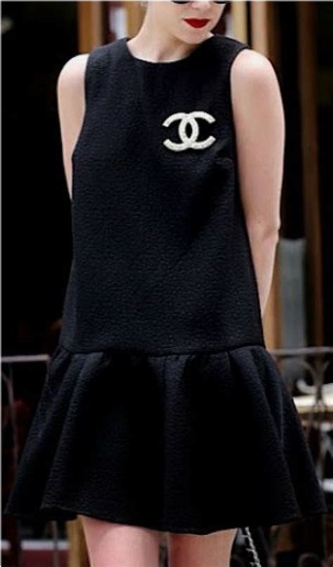 Pin By Sung Pak On Fashion In Black Fashion Little Black Dress