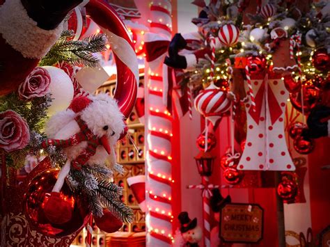 Scopri le nostre decorazioni natalizie, palline per l'albero, addobbi per la casa, ghirlande fuoriporta, segnaposto natalizi, targhette da appendere, insegne, sacche di babbo natale e. Addobbi Natalizi vendita a Treviso - Paese del Natale ...