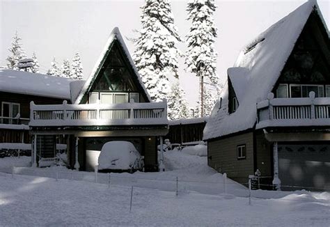 Close to all amenities including aquatic centre, ice rinks, bowling alley, golf course, shopping, pub and. A-Frame Cabin Rental on Lake Almanor, California