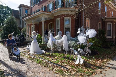 Plus, we've got halloween decorations, tableware, halloween treats and more to help you throw the biggest and best halloween party of 2020. SPOOKY OUTDOOR DECORATIONS FOR THE HALLOWEEN NIGHT ...