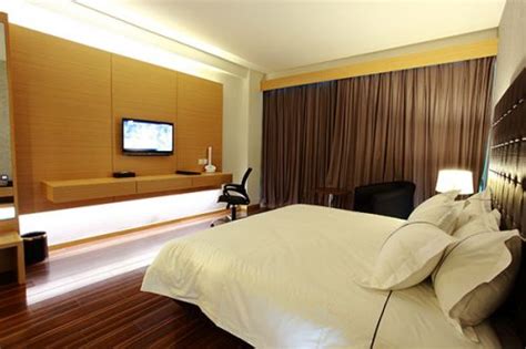 Symphony suites offers impeccable service and all the essential amenities to invigorate travelers. Superior Room - Symphony Suites