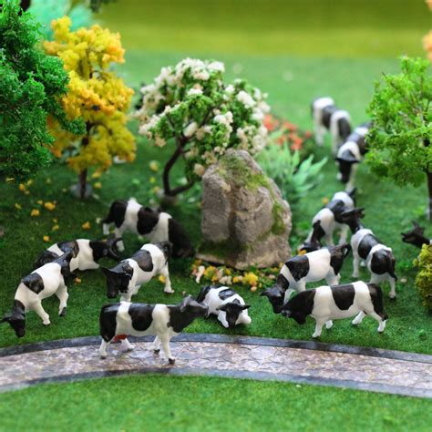 30pcs Ho Scale Painted Farm Animals Cows 5 Different Poses Model