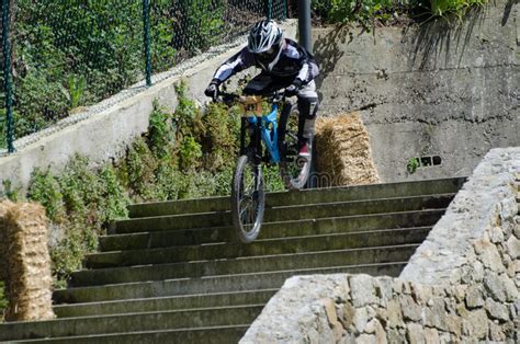 He also holds a master's degree in letters (brazilian literature. Fernando Rocha image éditorial. Image du bicyclette ...