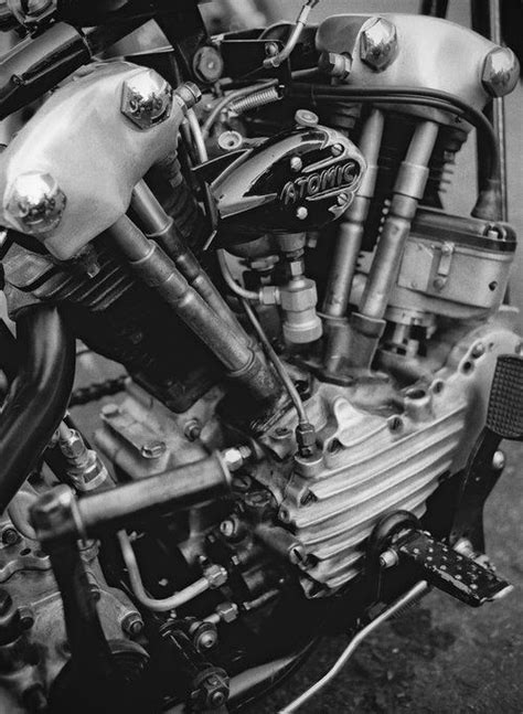 The crankshaft has a single pin, and both pistons are connected to this pin through their connecting rods. That's the motor I want. | Harley davidson engines, Harley ...