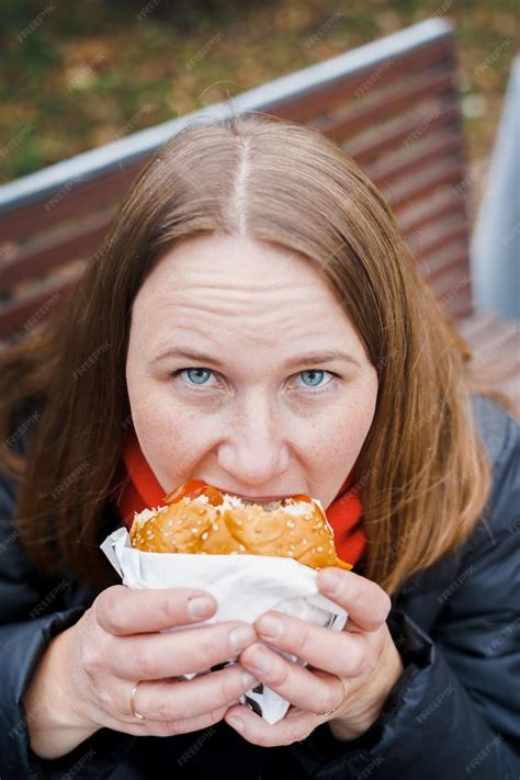 Premium Photo Girlwoman Eating Big Hamburgercheeseburgerjunk Fatty