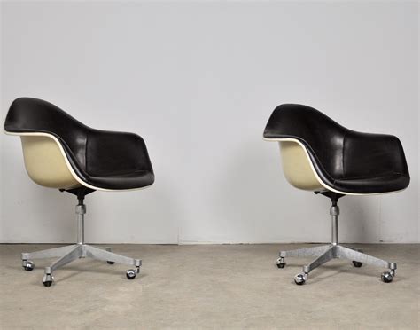 2 Leather Office Chairs By Charles Eames For Herman Miller 1970s 114177